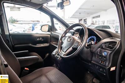 2014 Toyota Noah - Thumbnail