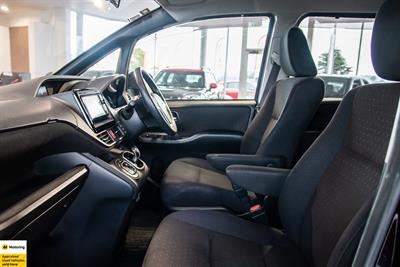 2014 Toyota Noah - Thumbnail
