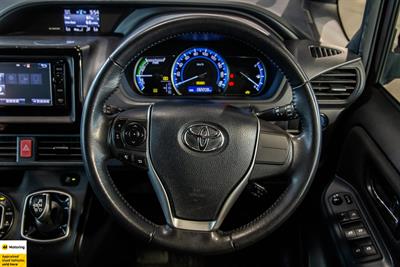 2014 Toyota Noah - Thumbnail