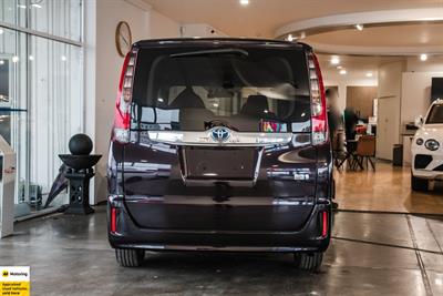 2014 Toyota Noah - Thumbnail