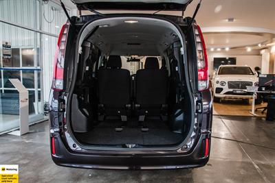 2014 Toyota Noah - Thumbnail