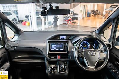 2014 Toyota Noah - Thumbnail