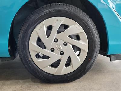 2018 Toyota Aqua - Thumbnail