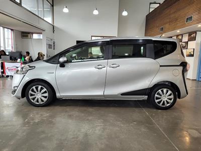 2017 Toyota Sienta - Thumbnail