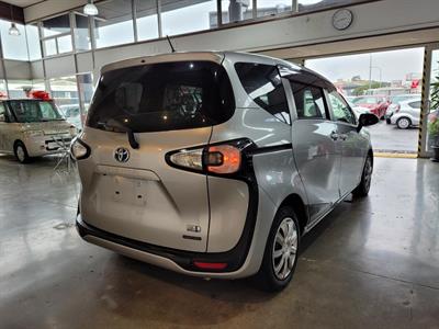 2017 Toyota Sienta - Thumbnail
