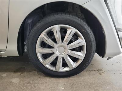 2017 Toyota Sienta - Thumbnail