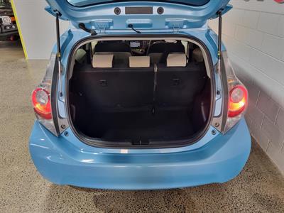 2014 Toyota Aqua - Thumbnail