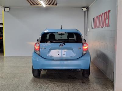 2014 Toyota Aqua - Thumbnail