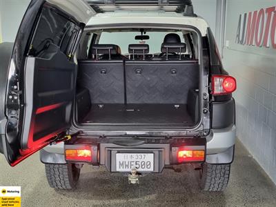 2012 Toyota FJ Cruiser - Thumbnail