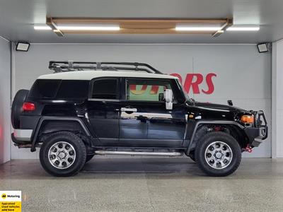 2012 Toyota FJ Cruiser - Thumbnail
