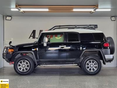 2012 Toyota FJ Cruiser - Thumbnail