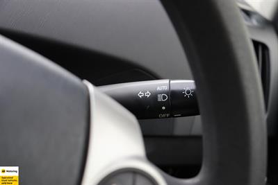 2014 Toyota Prius - Thumbnail
