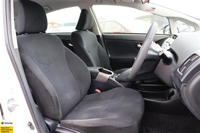 2014 Toyota Prius - Thumbnail