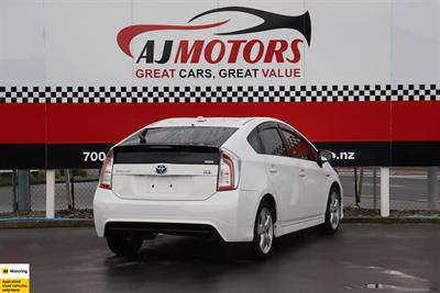 2014 Toyota Prius - Thumbnail