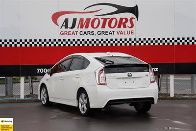 2014 Toyota Prius - Thumbnail