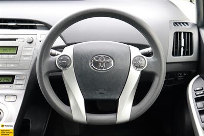 2014 Toyota Prius - Thumbnail