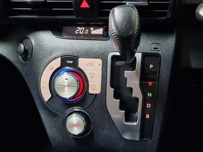 2016 Toyota Sienta - Thumbnail