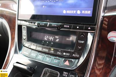 2012 Toyota Vellfire - Thumbnail