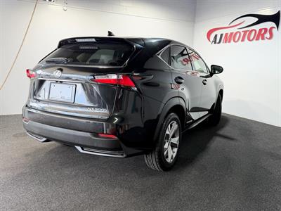 2014 Lexus NX 300h - Thumbnail