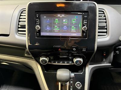 2017 Nissan Serena - Thumbnail