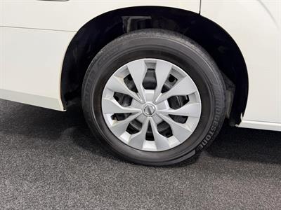 2017 Nissan Serena - Thumbnail