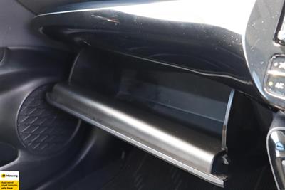 2019 Toyota Prius - Thumbnail