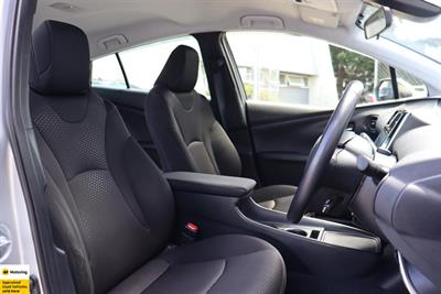 2019 Toyota Prius - Thumbnail