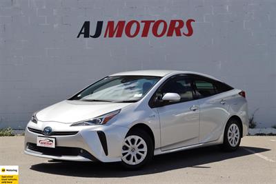 2019 Toyota Prius - Thumbnail