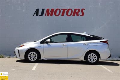 2019 Toyota Prius - Thumbnail