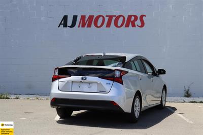 2019 Toyota Prius - Thumbnail
