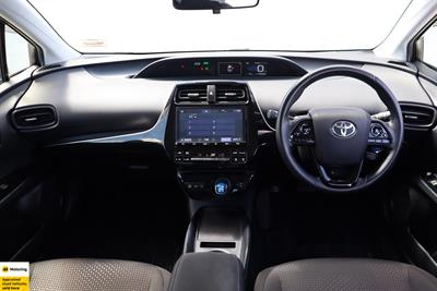 2019 Toyota Prius - Thumbnail