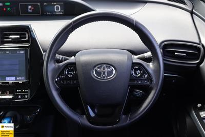 2019 Toyota Prius - Thumbnail