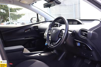 2019 Toyota Prius - Thumbnail