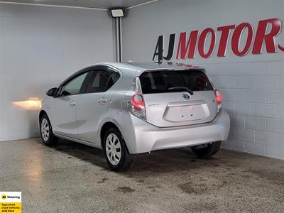 2014 Toyota Aqua - Thumbnail