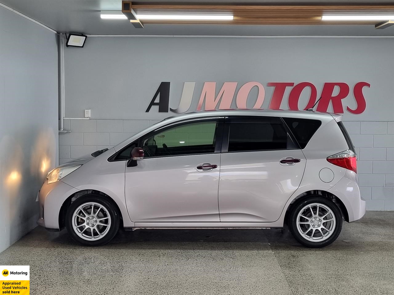 2012 Toyota Ractis