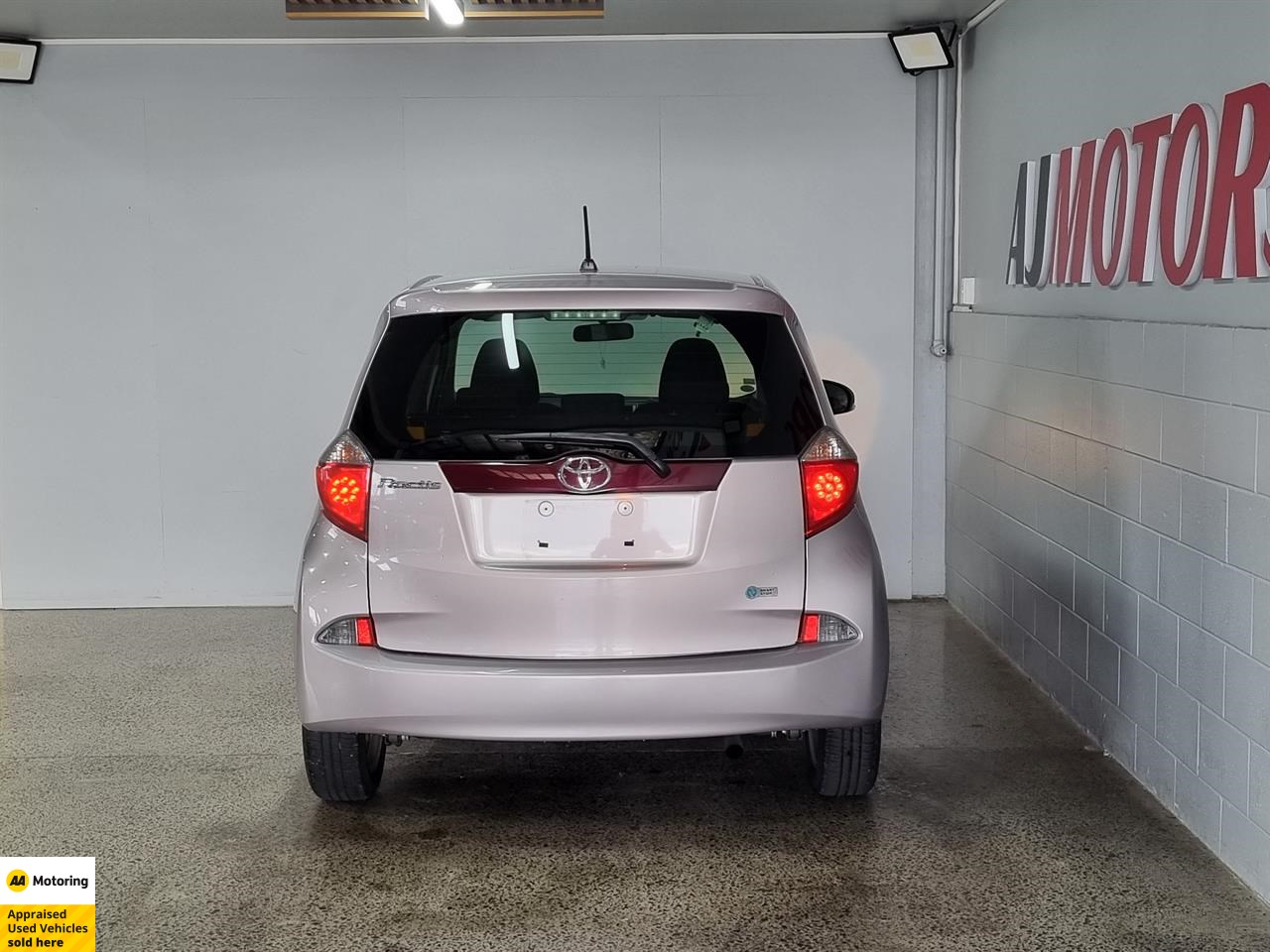 2012 Toyota Ractis