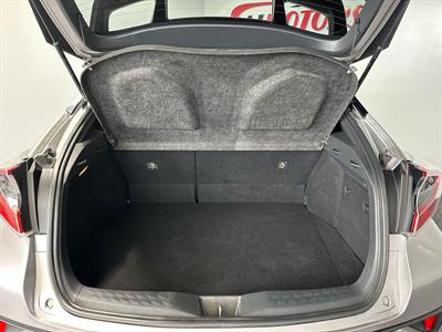 2017 Toyota C-HR - Thumbnail