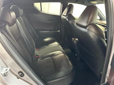 2017 Toyota C-HR - Thumbnail