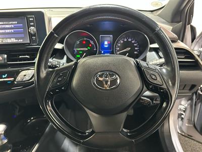 2017 Toyota C-HR - Thumbnail