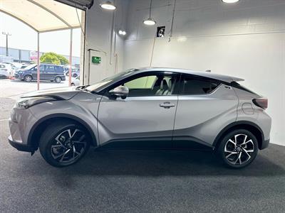2017 Toyota C-HR - Thumbnail