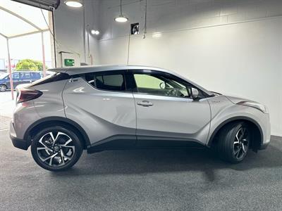 2017 Toyota C-HR - Thumbnail