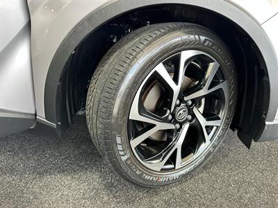 2017 Toyota C-HR - Thumbnail