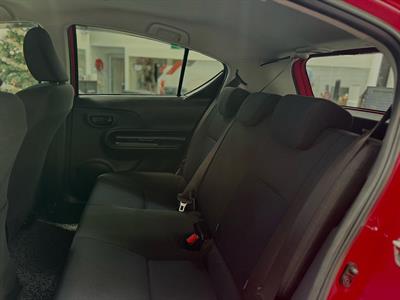 2015 Toyota Aqua - Thumbnail