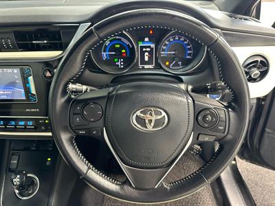 2016 Toyota Auris - Thumbnail