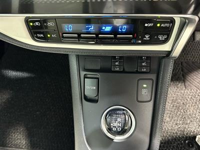 2016 Toyota Auris - Thumbnail
