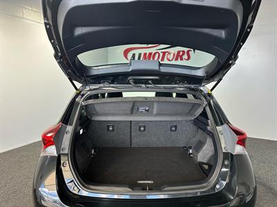 2016 Toyota Auris - Thumbnail