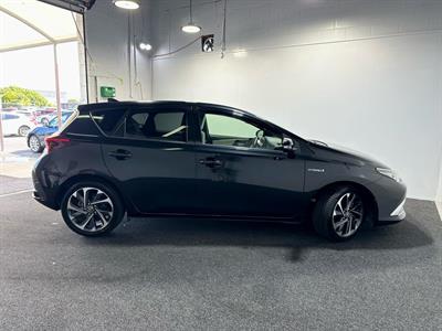2016 Toyota Auris - Thumbnail