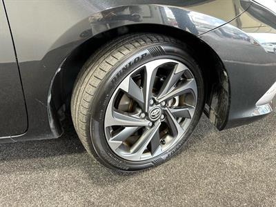 2016 Toyota Auris - Thumbnail