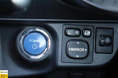 2012 Toyota Aqua - Thumbnail