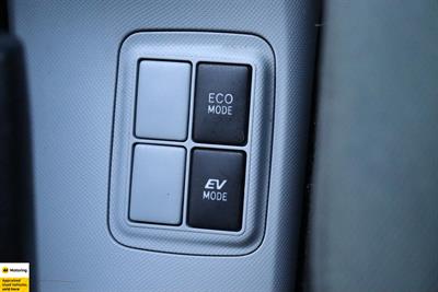 2012 Toyota Aqua - Thumbnail